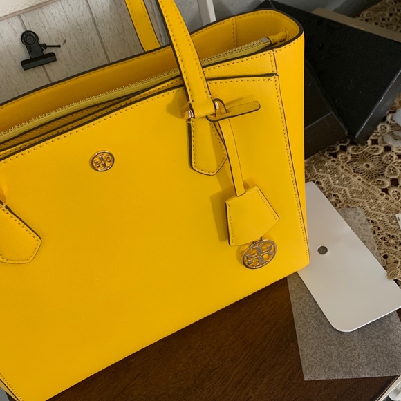 HP🎊Tory butch 💝 Robinson Saffiano Leather Tote - Picture 8 of 14